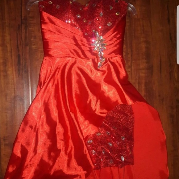 Red Dress - Picture 2 of 3